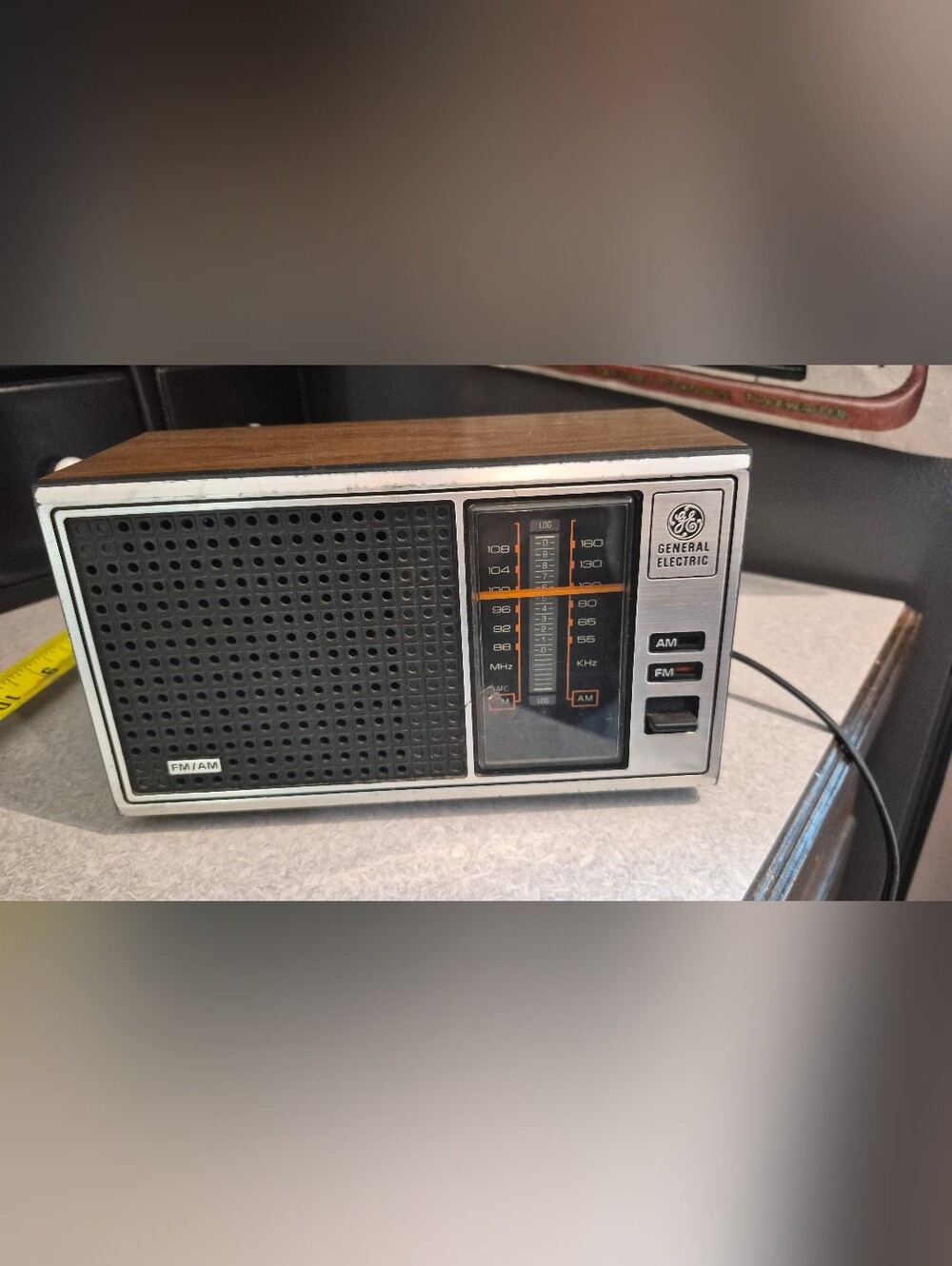 Vintage- AM/FM Portable Radio - Silver & Wood GENERAL ELECTRIC